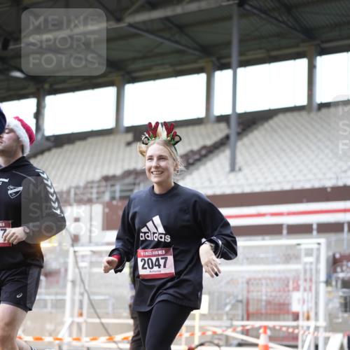 07.12.2025 - St. Pauli X-Mass-Run No. 15 Patografie http://msf.ph/oto/9371864 07.12.2025 11:46:54 Ziel 346, 371, 567, 570, 609, 640, 642, 645, 647, 649, 903, 978, 987, 1881, 1882, 2047, 2114, 2179, 2180, 2182, 2222, 2347, 2442, 2446, 2798, 2928, 3010, 3210, 3525, 3777, 3924, 3925, 3961 meine-sportfotos.de