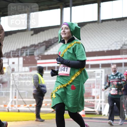 07.12.2025 - St. Pauli X-Mass-Run No. 15 Patografie http://msf.ph/oto/9371895 07.12.2025 11:47:09 Ziel 353, 530, 614, 898, 900, 901, 992, 2221, 2223, 2568, 3215, 3216, 3420, 3471, 3482, 3641, 3798, 3800, 3948, 3949, 5004 meine-sportfotos.de