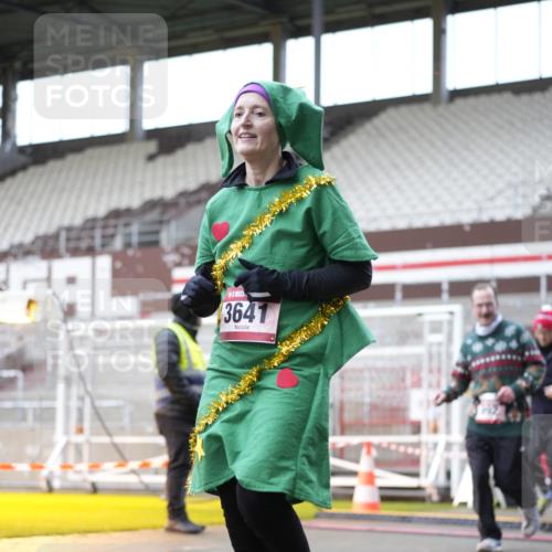 07.12.2025 - St. Pauli X-Mass-Run No. 15 Patografie http://msf.ph/oto/9371897 07.12.2025 11:47:09 Ziel 353, 530, 614, 898, 900, 901, 992, 2221, 2223, 2568, 3215, 3216, 3420, 3471, 3482, 3641, 3798, 3800, 3948, 3949, 5004 meine-sportfotos.de
