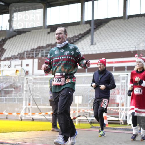 07.12.2025 - St. Pauli X-Mass-Run No. 15 Patografie http://msf.ph/oto/9371899 07.12.2025 11:47:10 Ziel 353, 530, 614, 898, 900, 901, 992, 2221, 2223, 2568, 3215, 3216, 3420, 3471, 3482, 3641, 3798, 3800, 3948, 3949, 4883, 5004 meine-sportfotos.de