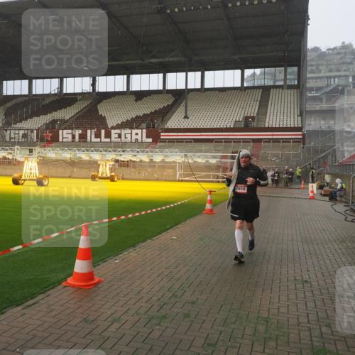 07.12.2025 - St. Pauli X-Mass-Run No. 15 Fabian Wolf http://msf.ph/oto/9371900 07.12.2025 10:08:26 Ziel 2650, 2746 meine-sportfotos.de
