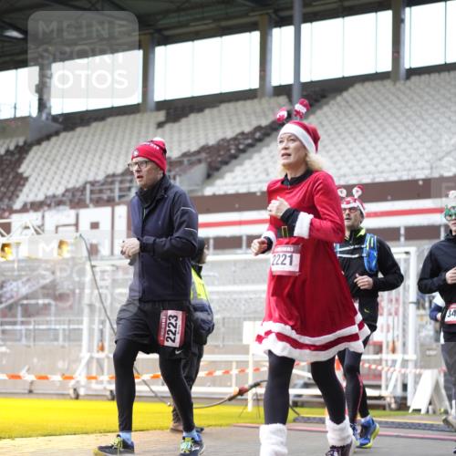 07.12.2025 - St. Pauli X-Mass-Run No. 15 Patografie http://msf.ph/oto/9371903 07.12.2025 11:47:11 Ziel 353, 530, 614, 898, 900, 901, 992, 2221, 2223, 2568, 3215, 3216, 3420, 3471, 3482, 3641, 3798, 3800, 3948, 3949, 4883, 5004 meine-sportfotos.de