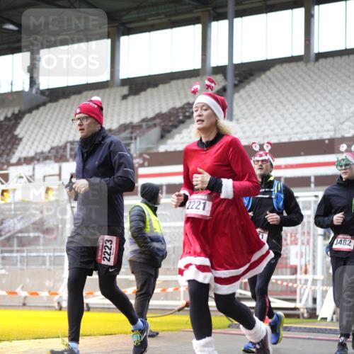 07.12.2025 - St. Pauli X-Mass-Run No. 15 Patografie http://msf.ph/oto/9371904 07.12.2025 11:47:11 Ziel 353, 530, 614, 898, 900, 901, 992, 2221, 2223, 2568, 3215, 3216, 3420, 3471, 3482, 3641, 3798, 3800, 3948, 3949, 4883, 5004 meine-sportfotos.de