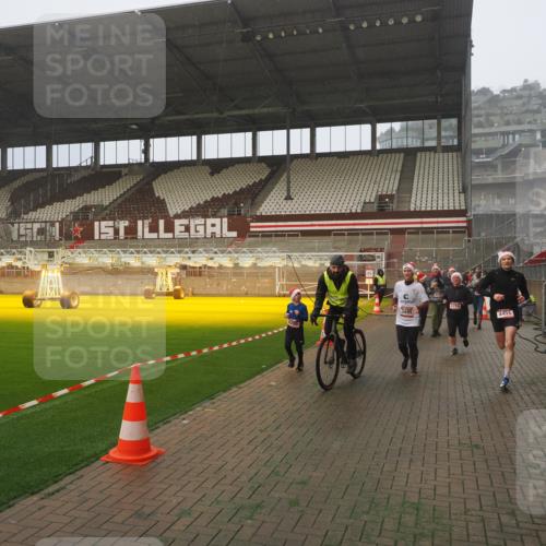 07.12.2025 - St. Pauli X-Mass-Run No. 15 Fabian Wolf http://msf.ph/oto/9371930 07.12.2025 10:08:37 Ziel 2247, 2248, 2650, 3212, 3495, 3671, 3759, 4205, 4232, 4234, 4451 meine-sportfotos.de