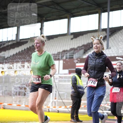 07.12.2025 - St. Pauli X-Mass-Run No. 15 Patografie http://msf.ph/oto/9371937 07.12.2025 11:47:26 Ziel 107, 121, 125, 131, 237, 245, 254, 930, 1540, 2221, 2223, 3416, 3419, 3430, 3471, 3482, 3594, 3596, 3655, 3664, 3754, 3770, 3798, 3800, 4883 meine-sportfotos.de