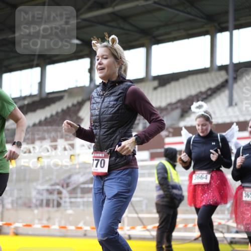 07.12.2025 - St. Pauli X-Mass-Run No. 15 Patografie http://msf.ph/oto/9371939 07.12.2025 11:47:27 Ziel 107, 121, 125, 131, 237, 245, 254, 930, 1540, 3416, 3419, 3430, 3471, 3482, 3594, 3596, 3655, 3664, 3754, 3770, 3798, 3800, 4883 meine-sportfotos.de