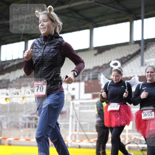07.12.2025 - St. Pauli X-Mass-Run No. 15 Patografie http://msf.ph/oto/9371941 07.12.2025 11:47:27 Ziel 107, 121, 125, 131, 237, 245, 254, 930, 1540, 3416, 3419, 3430, 3471, 3482, 3594, 3596, 3655, 3664, 3754, 3770, 3798, 3800, 4883 meine-sportfotos.de