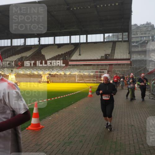 07.12.2025 - St. Pauli X-Mass-Run No. 15 Fabian Wolf http://msf.ph/oto/9371956 07.12.2025 10:08:40 Ziel 707, 947, 1002, 1031, 2247, 2248, 3212, 3332, 3335, 3495, 3671, 3759, 4205, 4232, 4234, 4451 meine-sportfotos.de