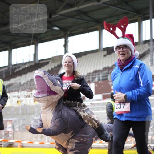 07.12.2025 - St. Pauli X-Mass-Run No. 15 Patografie http://msf.ph/oto/9371961 07.12.2025 11:47:30 Ziel 107, 121, 125, 131, 237, 245, 254, 930, 1540, 3416, 3419, 3430, 3594, 3596, 3655, 3664, 3754, 3770, 4883 meine-sportfotos.de