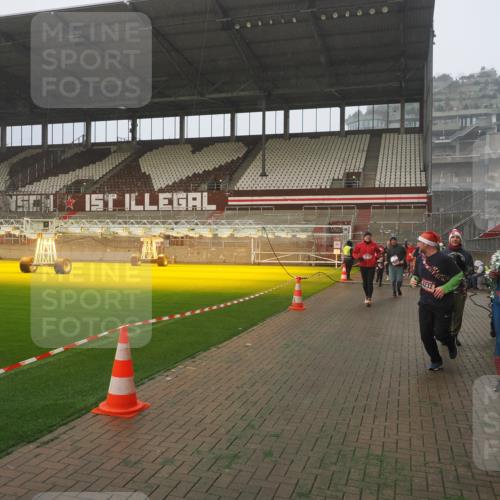 07.12.2025 - St. Pauli X-Mass-Run No. 15 Fabian Wolf http://msf.ph/oto/9371962 07.12.2025 10:08:42 Ziel 390, 707, 789, 947, 1002, 1031, 2247, 2248, 2521, 3212, 3332, 3335, 3495, 3671, 3759, 4205, 4232, 4234, 4451 meine-sportfotos.de