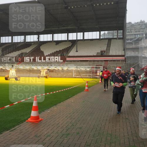 07.12.2025 - St. Pauli X-Mass-Run No. 15 Fabian Wolf http://msf.ph/oto/9371966 07.12.2025 10:08:42 Ziel 390, 707, 789, 947, 1002, 1031, 2247, 2248, 2521, 3212, 3332, 3335, 3495, 3671, 3759, 4205, 4232, 4234, 4451 meine-sportfotos.de