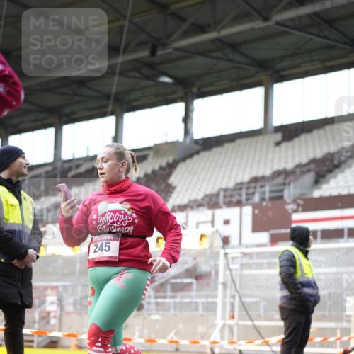 07.12.2025 - St. Pauli X-Mass-Run No. 15 Patografie http://msf.ph/oto/9371971 07.12.2025 11:47:33 Ziel 107, 121, 125, 131, 237, 245, 254, 930, 1540, 3416, 3419, 3430, 3594, 3596, 3655, 3664, 3754, 3770 meine-sportfotos.de