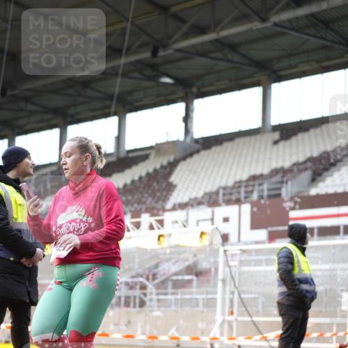07.12.2025 - St. Pauli X-Mass-Run No. 15 Patografie http://msf.ph/oto/9371973 07.12.2025 11:47:33 Ziel 107, 121, 125, 131, 237, 245, 254, 930, 1540, 3416, 3419, 3430, 3594, 3596, 3655, 3664, 3754, 3770 meine-sportfotos.de