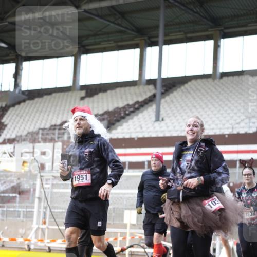 07.12.2025 - St. Pauli X-Mass-Run No. 15 Patografie http://msf.ph/oto/9371976 07.12.2025 11:47:41 Ziel 107, 121, 125, 131, 237, 245, 254, 1032, 1534, 1539, 1540, 1622, 1951, 2451, 2452, 2475, 3225, 3227, 3655, 3664, 3754, 3770 meine-sportfotos.de