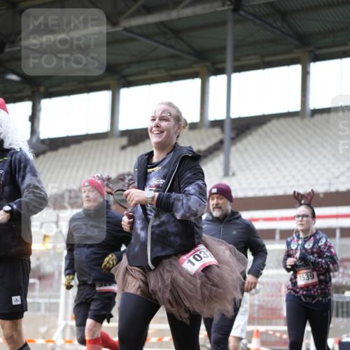 07.12.2025 - St. Pauli X-Mass-Run No. 15 Patografie http://msf.ph/oto/9371978 07.12.2025 11:47:41 Ziel 107, 121, 125, 131, 237, 245, 254, 1032, 1534, 1539, 1540, 1622, 1951, 2451, 2452, 2475, 3225, 3227, 3655, 3664, 3754, 3770 meine-sportfotos.de