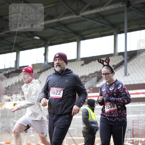 07.12.2025 - St. Pauli X-Mass-Run No. 15 Patografie http://msf.ph/oto/9371982 07.12.2025 11:47:42 Ziel 107, 121, 125, 131, 237, 245, 254, 1032, 1534, 1539, 1540, 1622, 1951, 2381, 2384, 2451, 2452, 2475, 3225, 3227, 3655, 3664 meine-sportfotos.de