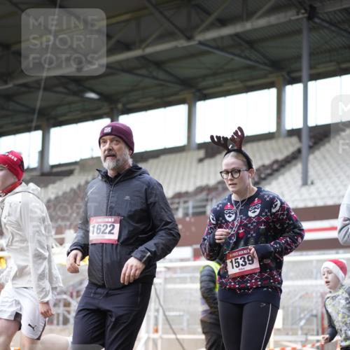 07.12.2025 - St. Pauli X-Mass-Run No. 15 Patografie http://msf.ph/oto/9371984 07.12.2025 11:47:42 Ziel 107, 121, 125, 131, 237, 245, 254, 1032, 1534, 1539, 1540, 1622, 1951, 2381, 2384, 2451, 2452, 2475, 3225, 3227, 3655, 3664 meine-sportfotos.de