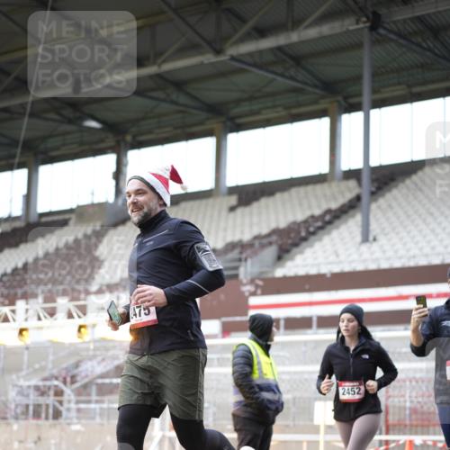 07.12.2025 - St. Pauli X-Mass-Run No. 15 Patografie http://msf.ph/oto/9371989 07.12.2025 11:47:44 Ziel 121, 237, 245, 254, 1032, 1534, 1539, 1540, 1622, 1951, 2381, 2384, 2451, 2452, 2475, 2516, 3225, 3227, 4425, 4427 meine-sportfotos.de