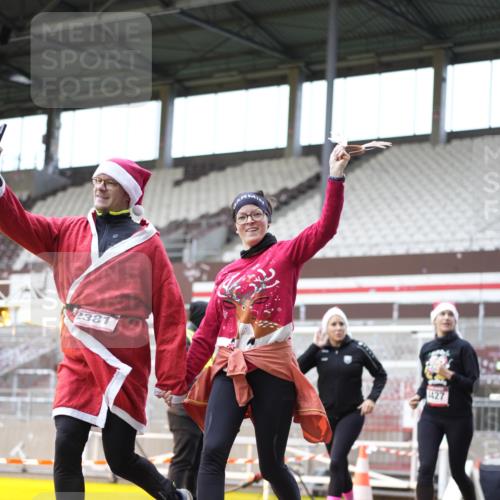 07.12.2025 - St. Pauli X-Mass-Run No. 15 Patografie http://msf.ph/oto/9372001 07.12.2025 11:47:47 Ziel 1032, 1534, 1539, 1622, 1951, 2381, 2384, 2451, 2452, 2475, 2516, 2842, 3225, 3227, 3313, 4425, 4427 meine-sportfotos.de