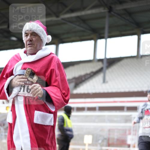 07.12.2025 - St. Pauli X-Mass-Run No. 15 Patografie http://msf.ph/oto/9372012 07.12.2025 11:47:49 Ziel 1032, 1471, 1474, 1534, 1539, 1597, 1622, 1951, 2381, 2384, 2451, 2452, 2475, 2516, 2842, 3225, 3227, 3312, 3313, 4425, 4427 meine-sportfotos.de