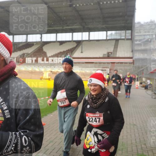 07.12.2025 - St. Pauli X-Mass-Run No. 15 Fabian Wolf http://msf.ph/oto/9372019 07.12.2025 10:08:47 Ziel 390, 707, 789, 947, 1002, 1031, 1176, 2247, 2248, 2521, 3212, 3332, 3335, 3495, 3671, 3759, 3904, 3907, 4205, 4232, 4234, 4451 meine-sportfotos.de