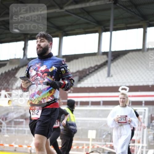 07.12.2025 - St. Pauli X-Mass-Run No. 15 Patografie http://msf.ph/oto/9372020 07.12.2025 11:47:52 Ziel 724, 796, 1032, 1471, 1474, 1534, 1539, 1597, 1622, 1951, 2381, 2384, 2451, 2452, 2475, 2516, 2842, 3225, 3227, 3312, 3313, 4425, 4427 meine-sportfotos.de