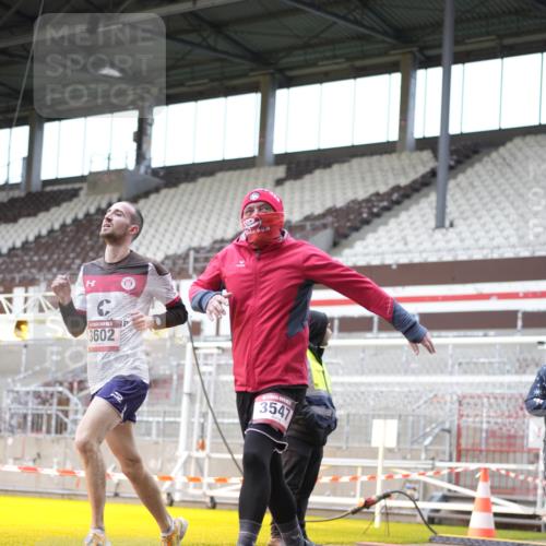 07.12.2025 - St. Pauli X-Mass-Run No. 15 Patografie http://msf.ph/oto/9372045 07.12.2025 11:48:00 Ziel 207, 724, 796, 1471, 1474, 1597, 2381, 2384, 2516, 2842, 3312, 3313, 3542, 3545, 3547, 3602, 4425, 4427 meine-sportfotos.de