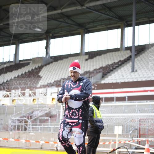 07.12.2025 - St. Pauli X-Mass-Run No. 15 Patografie http://msf.ph/oto/9372047 07.12.2025 11:48:02 Ziel 207, 724, 796, 1471, 1474, 1597, 2381, 2384, 2516, 2842, 3312, 3313, 3542, 3545, 3547, 3602, 4425, 4427 meine-sportfotos.de