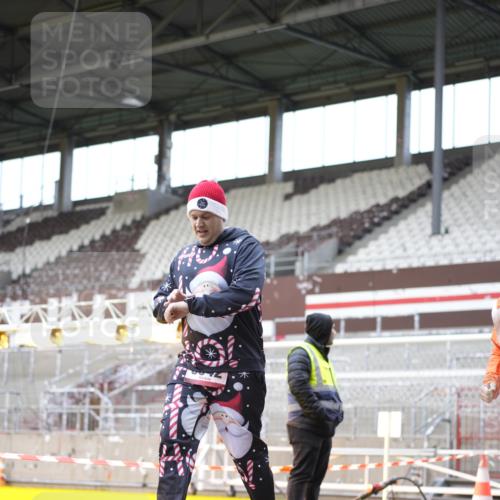 07.12.2025 - St. Pauli X-Mass-Run No. 15 Patografie http://msf.ph/oto/9372049 07.12.2025 11:48:02 Ziel 207, 724, 796, 1471, 1474, 1597, 2381, 2384, 2516, 2842, 3312, 3313, 3542, 3545, 3547, 3602, 4425, 4427 meine-sportfotos.de