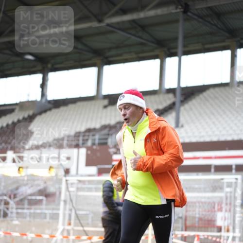 07.12.2025 - St. Pauli X-Mass-Run No. 15 Patografie http://msf.ph/oto/9372050 07.12.2025 11:48:03 Ziel 207, 724, 796, 1471, 1474, 1597, 2516, 2842, 3312, 3313, 3542, 3545, 3547, 3602, 4425, 4427 meine-sportfotos.de