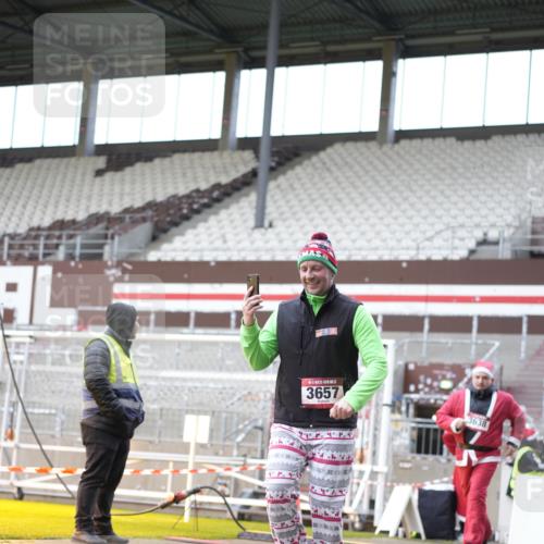 07.12.2025 - St. Pauli X-Mass-Run No. 15 Patografie http://msf.ph/oto/9372070 07.12.2025 11:48:14 Ziel 207, 990, 3504, 3528, 3542, 3545, 3547, 3602, 3635, 3638, 3657 meine-sportfotos.de