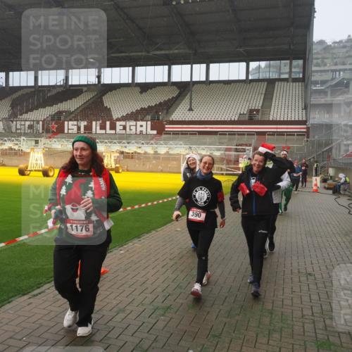 07.12.2025 - St. Pauli X-Mass-Run No. 15 Fabian Wolf http://msf.ph/oto/9372077 07.12.2025 10:08:55 Ziel 19, 390, 707, 786, 789, 947, 1002, 1031, 1176, 1570, 2126, 2521, 3212, 3300, 3332, 3335, 3484, 3671, 3891, 3904, 3907, 4066, 4067, 4068 meine-sportfotos.de