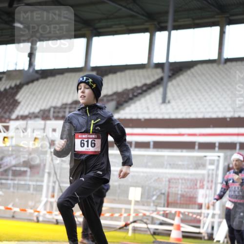 07.12.2025 - St. Pauli X-Mass-Run No. 15 Patografie http://msf.ph/oto/9372085 07.12.2025 11:48:23 Ziel 616, 732, 990, 1926, 1927, 2432, 3504, 3528, 3635, 3638, 3646, 3657, 4423, 4424, 4426, 4477, 4480 meine-sportfotos.de