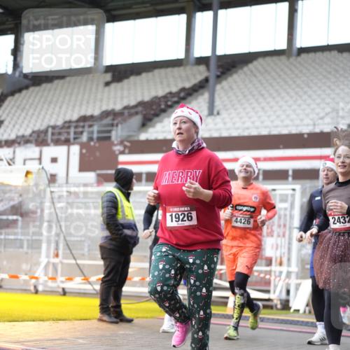 07.12.2025 - St. Pauli X-Mass-Run No. 15 Patografie http://msf.ph/oto/9372092 07.12.2025 11:48:26 Ziel 616, 732, 990, 1891, 1911, 1926, 1927, 2432, 3504, 3528, 3635, 3638, 3646, 3657, 4134, 4423, 4424, 4426, 4477, 4480 meine-sportfotos.de