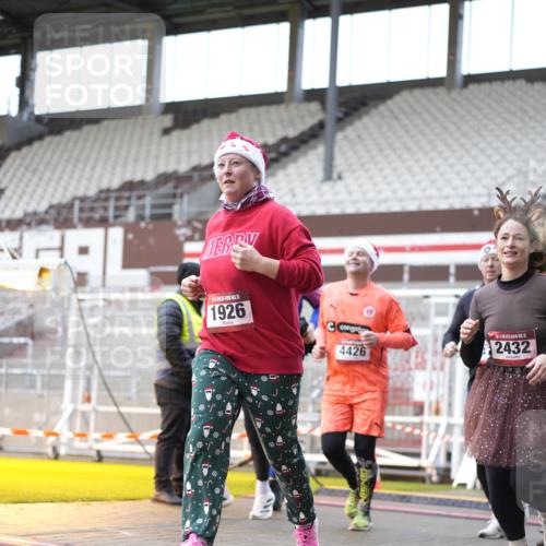 07.12.2025 - St. Pauli X-Mass-Run No. 15 Patografie http://msf.ph/oto/9372094 07.12.2025 11:48:26 Ziel 616, 732, 990, 1891, 1911, 1926, 1927, 2432, 3504, 3528, 3635, 3638, 3646, 3657, 4134, 4423, 4424, 4426, 4477, 4480 meine-sportfotos.de