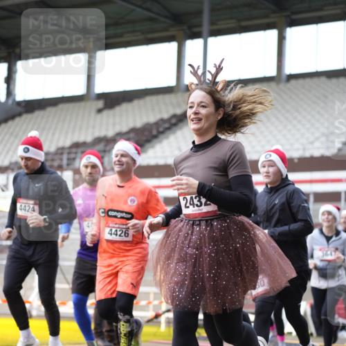07.12.2025 - St. Pauli X-Mass-Run No. 15 Patografie http://msf.ph/oto/9372096 07.12.2025 11:48:27 Ziel 616, 732, 990, 1891, 1911, 1926, 1927, 2432, 3023, 3388, 3635, 3638, 3646, 3657, 4134, 4423, 4424, 4426, 4477, 4480 meine-sportfotos.de