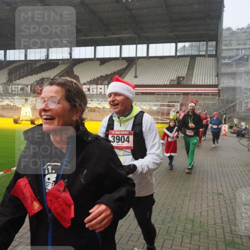 07.12.2025 - St. Pauli X-Mass-Run No. 15 Fabian Wolf http://msf.ph/oto/9372104 07.12.2025 10:08:57 Ziel 19, 390, 707, 786, 789, 947, 1002, 1031, 1176, 1461, 1465, 1570, 1575, 1576, 2126, 2521, 3212, 3300, 3332, 3335, 3484, 3671, 3891, 3904, 3907, 4066, 4067, 4068 meine-sportfotos.de