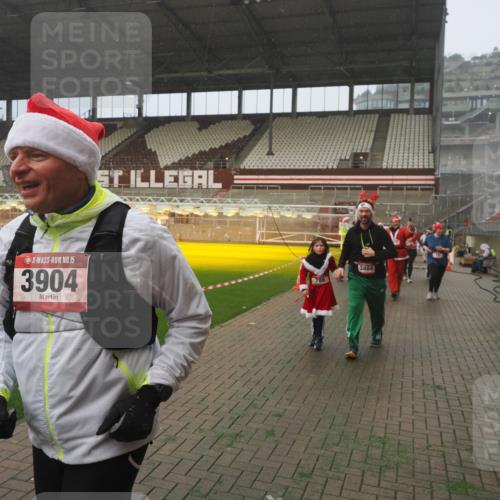 07.12.2025 - St. Pauli X-Mass-Run No. 15 Fabian Wolf http://msf.ph/oto/9372106 07.12.2025 10:08:58 Ziel 19, 390, 707, 786, 789, 947, 1002, 1031, 1176, 1461, 1465, 1570, 1575, 1576, 2126, 2521, 3300, 3332, 3335, 3484, 3891, 3904, 3907, 4066, 4067, 4068 meine-sportfotos.de
