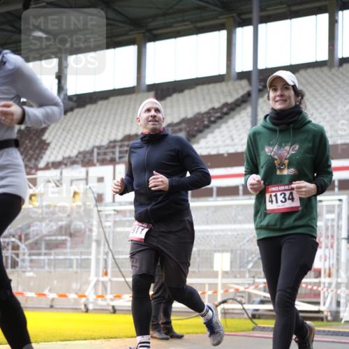 07.12.2025 - St. Pauli X-Mass-Run No. 15 Patografie http://msf.ph/oto/9372107 07.12.2025 11:48:29 Ziel 616, 732, 1891, 1911, 1926, 1927, 2008, 2432, 3023, 3388, 3635, 3638, 3646, 3657, 4134, 4423, 4424, 4426, 4477, 4480 meine-sportfotos.de