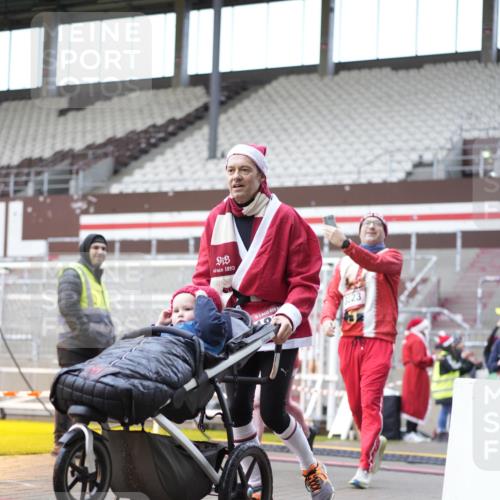 07.12.2025 - St. Pauli X-Mass-Run No. 15 Patografie http://msf.ph/oto/9372114 07.12.2025 11:48:31 Ziel 616, 732, 1891, 1911, 1926, 1927, 2008, 2075, 2432, 3023, 3388, 3635, 3638, 3646, 3926, 4134, 4423, 4424, 4426, 4477, 4480 meine-sportfotos.de