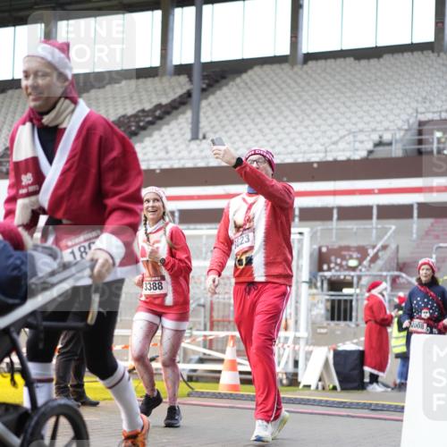 07.12.2025 - St. Pauli X-Mass-Run No. 15 Patografie http://msf.ph/oto/9372116 07.12.2025 11:48:32 Ziel 616, 732, 1891, 1911, 1926, 1927, 2008, 2075, 2148, 2432, 3023, 3388, 3646, 3926, 4134, 4423, 4424, 4426, 4477, 4480 meine-sportfotos.de