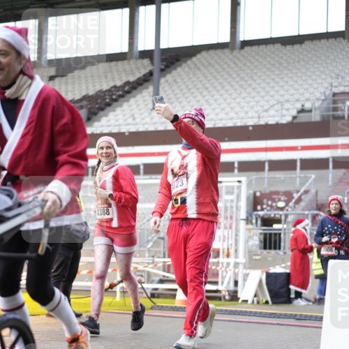 07.12.2025 - St. Pauli X-Mass-Run No. 15 Patografie http://msf.ph/oto/9372118 07.12.2025 11:48:32 Ziel 616, 732, 1891, 1911, 1926, 1927, 2008, 2075, 2148, 2432, 3023, 3388, 3646, 3926, 4134, 4423, 4424, 4426, 4477, 4480 meine-sportfotos.de