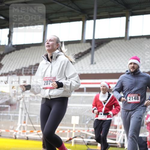 07.12.2025 - St. Pauli X-Mass-Run No. 15 Patografie http://msf.ph/oto/9372136 07.12.2025 11:48:37 Ziel 616, 732, 1613, 1891, 1911, 1926, 1927, 1966, 1967, 2008, 2075, 2148, 2432, 2717, 2718, 3023, 3388, 3646, 3926, 4134, 4423, 4424, 4426, 4477, 4480 meine-sportfotos.de