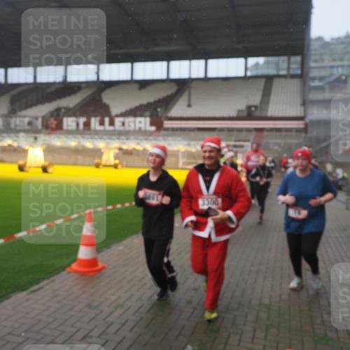 07.12.2025 - St. Pauli X-Mass-Run No. 15 Fabian Wolf http://msf.ph/oto/9372138 07.12.2025 10:09:01 Ziel 19, 390, 786, 789, 1176, 1461, 1465, 1570, 1575, 1576, 2126, 2521, 3300, 3484, 3891, 3904, 3907, 4066, 4067, 4068 meine-sportfotos.de