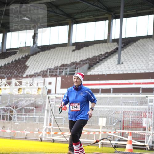 07.12.2025 - St. Pauli X-Mass-Run No. 15 Patografie http://msf.ph/oto/9372152 07.12.2025 11:48:49 Ziel 24, 146, 244, 548, 1613, 1966, 1967, 2008, 2075, 2148, 2717, 2718, 3926 meine-sportfotos.de