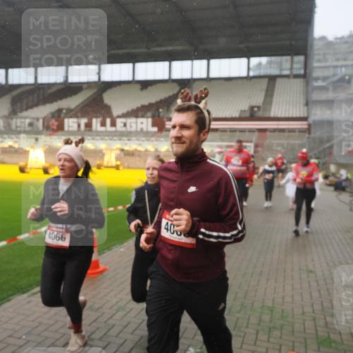 07.12.2025 - St. Pauli X-Mass-Run No. 15 Fabian Wolf http://msf.ph/oto/9372159 07.12.2025 10:09:03 Ziel 19, 786, 1176, 1461, 1465, 1570, 1575, 1576, 2126, 3300, 3484, 3891, 3904, 3907, 4066, 4067, 4068, 4113 meine-sportfotos.de