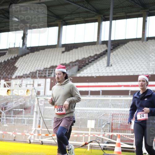 07.12.2025 - St. Pauli X-Mass-Run No. 15 Patografie http://msf.ph/oto/9372162 07.12.2025 11:48:52 Ziel 24, 146, 244, 548, 701, 703, 1613, 1966, 1967, 2148, 2717, 2718 meine-sportfotos.de