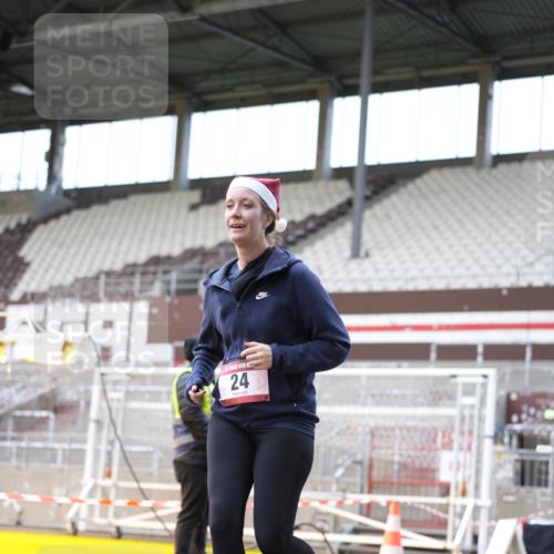 07.12.2025 - St. Pauli X-Mass-Run No. 15 Patografie http://msf.ph/oto/9372166 07.12.2025 11:48:53 Ziel 24, 146, 244, 548, 701, 703, 1613, 1966, 1967, 2717, 2718 meine-sportfotos.de
