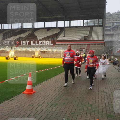 07.12.2025 - St. Pauli X-Mass-Run No. 15 Fabian Wolf http://msf.ph/oto/9372167 07.12.2025 10:09:05 Ziel 19, 786, 1461, 1465, 1570, 1575, 1576, 2126, 3300, 3484, 3891, 3904, 3907, 4066, 4067, 4068, 4113, 4666 meine-sportfotos.de