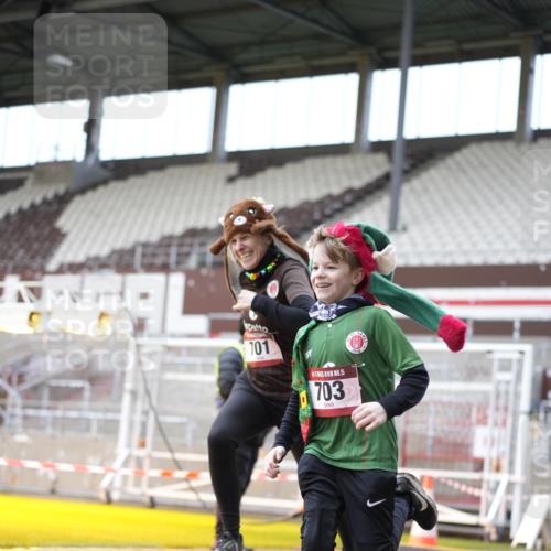 07.12.2025 - St. Pauli X-Mass-Run No. 15 Patografie http://msf.ph/oto/9372171 07.12.2025 11:48:56 Ziel 24, 146, 244, 548, 701, 703, 1966, 1967 meine-sportfotos.de